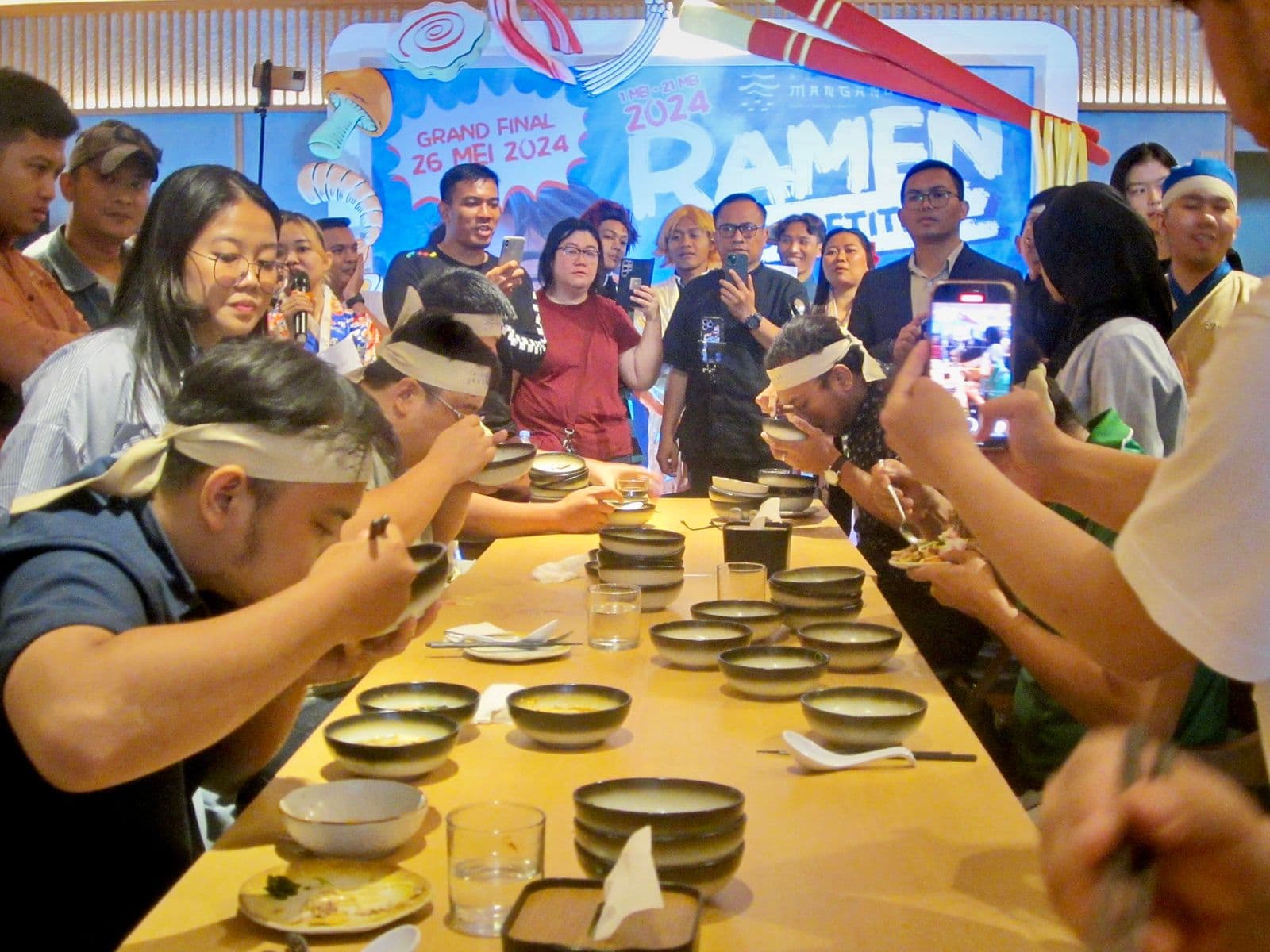 JAPANESE FOOD EATING COMPETITION